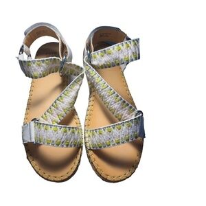 FRYE AND CO. White and Yellow Sandals
